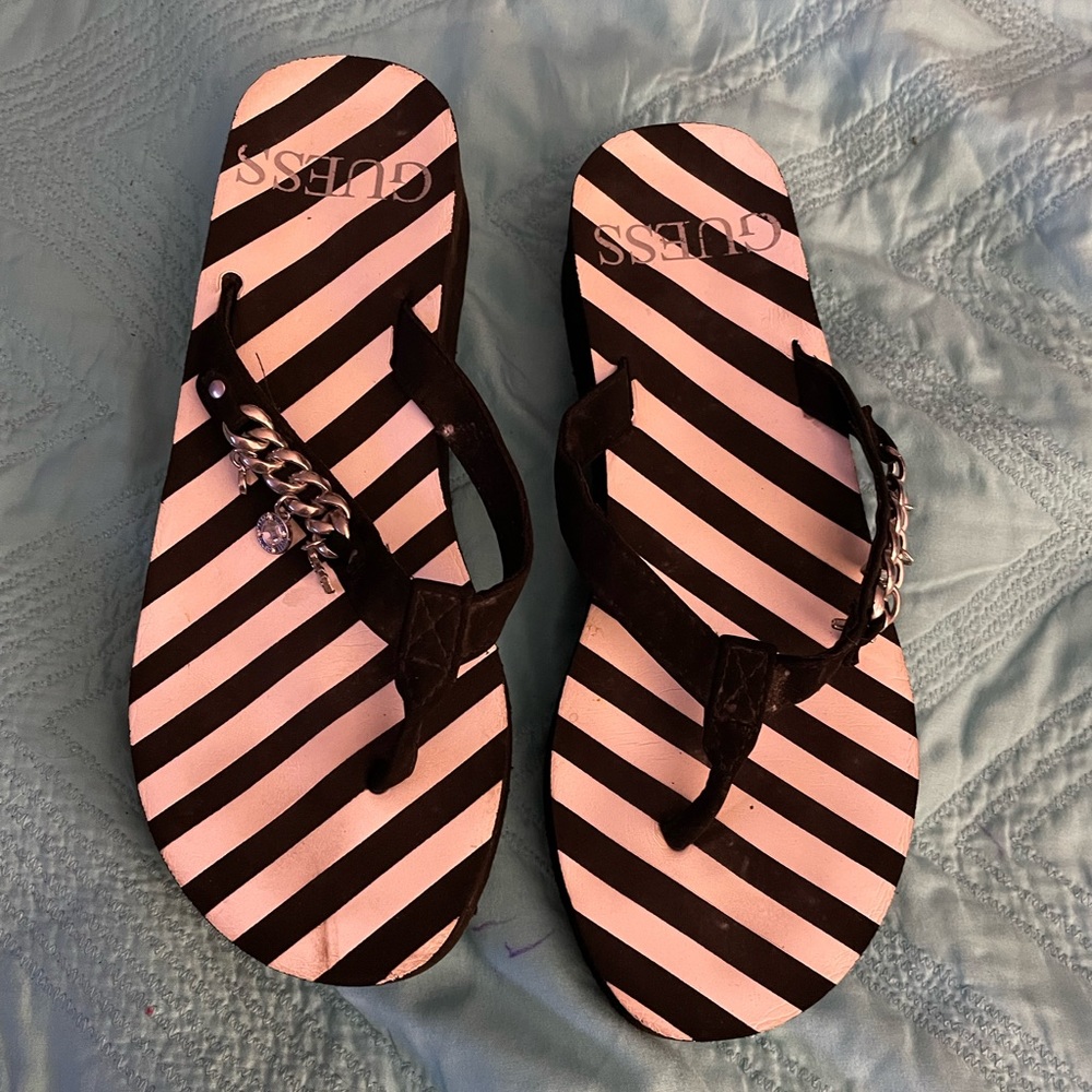 Guess black & white platforms sz 7